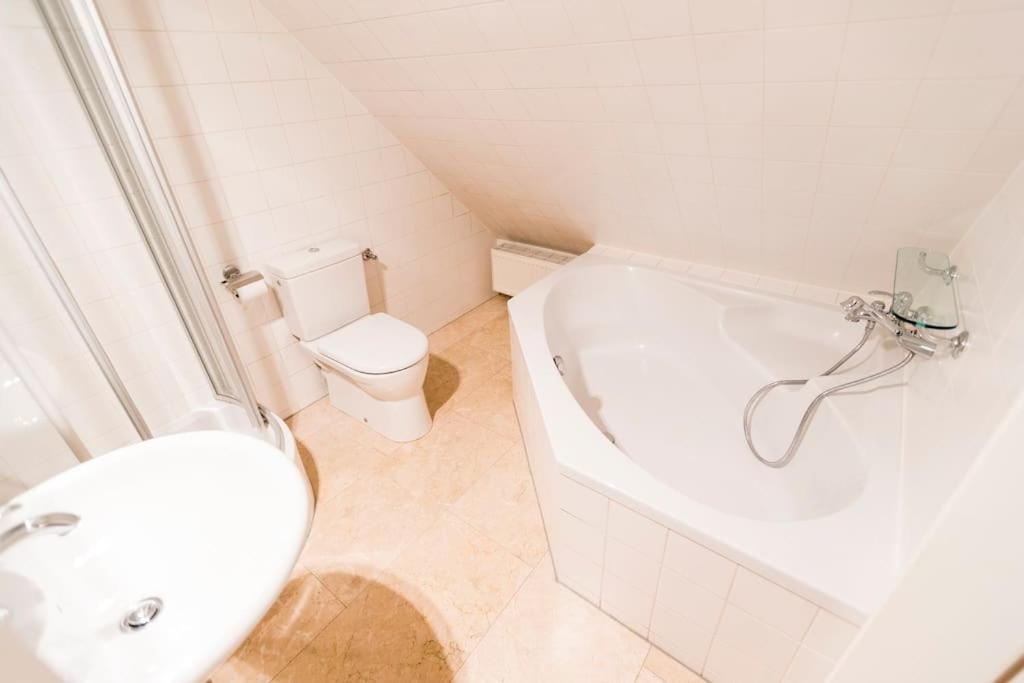 Luxurious Maisonette Apartment At The Heart Of Wenen Buitenkant foto